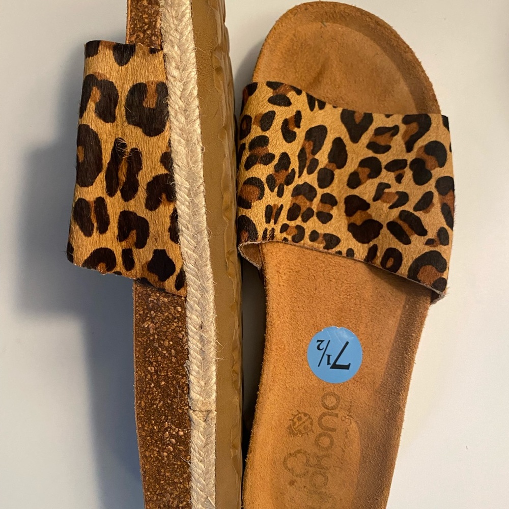 Yokono Leopard Print Sandals size 7.5